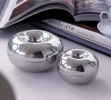 Helle Damkjaer: Uno Ashtray
