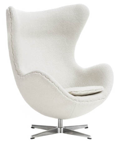  Chairs on Arne Jacobsen  Egg Chair Miniature Beige White