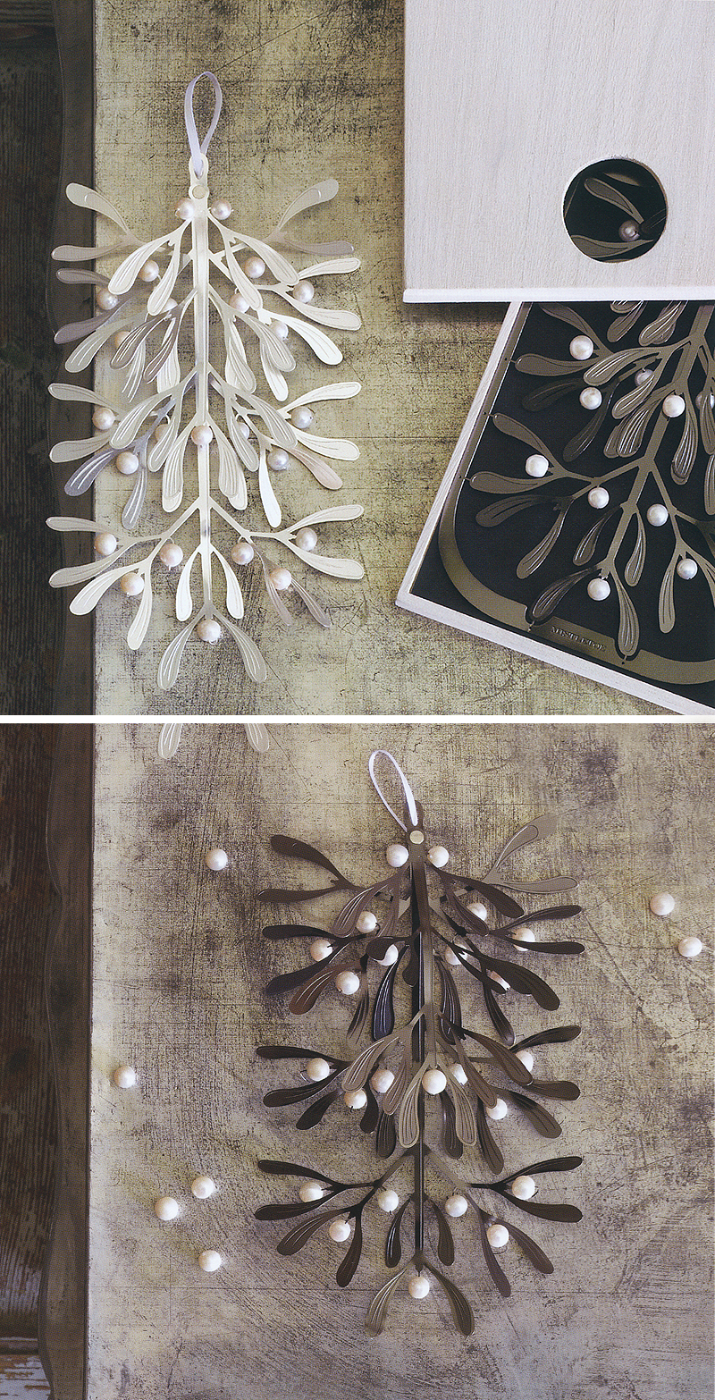 Mistletoe Holiday Wall Decor Accent