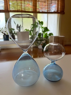 Classic Modern 2 Tone Glass Design Hourglass