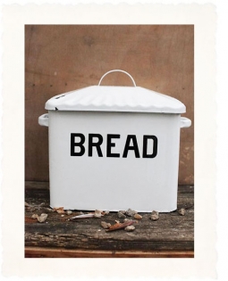 Country Kitchen Bread Bin with Black Letter Decor