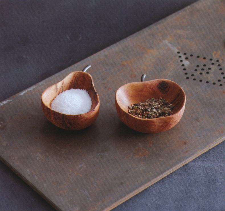 Una Mela e Una Pera: Salt and Pepper Pinch Bowls